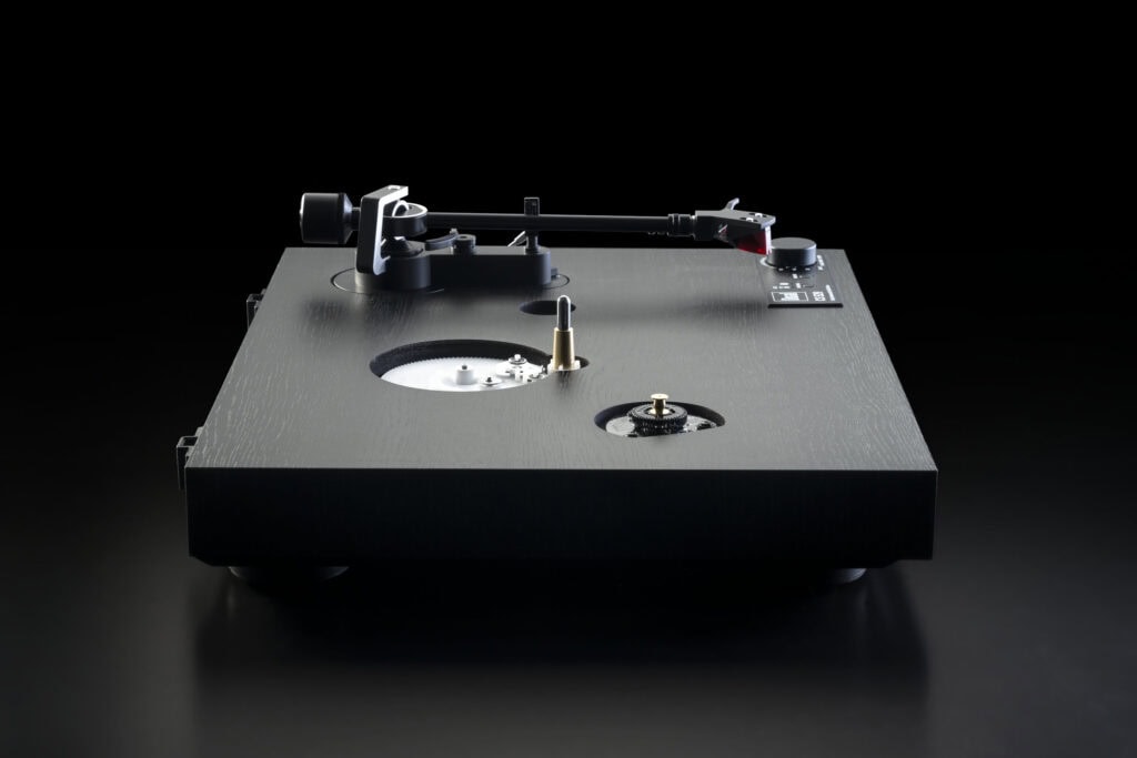 Dual Electronics Automatic Belt-Drive Turntable in Walnut - CS529B
