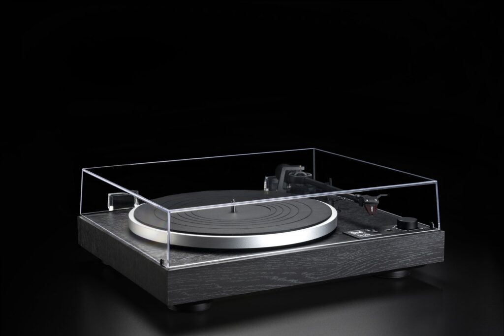 Dual Electronics Automatic Belt-Drive Turntable in Walnut - CS529B