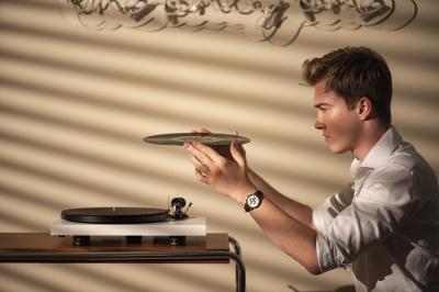 Project Audio Debut Carbon EVO Turntable  in Satin Golden Yellow - PJ97825995