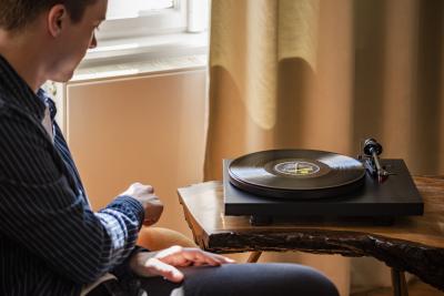 Project Audio Debut Carbon EVO Turntable  in Satin Golden Yellow - PJ97825995