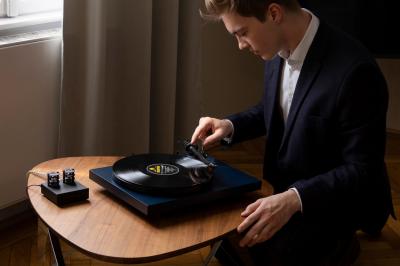 Project Audio Debut Carbon EVO Turntable  in Satin Golden Yellow - PJ97825995