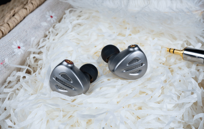 FiiO Over Ear Headphones With Pure titanlum Construction In Silver - FH9 (S)