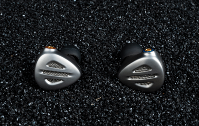 FiiO Over Ear Headphones With Pure titanlum Construction In Black - FH9 (B)